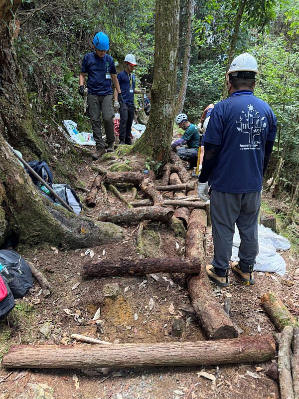 公私協力守護山林 大雪山手作步道工作假期打造友善山徑